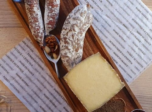 Planche Bedaule : Demi Sanérac, saucisson et saucisse de bœuf Salers - Photo 1 sur 1