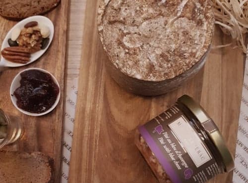 Planche Auze : Fromage Sanérac avec Pâté de porc du Cantal au Bleu - Photo 1 sur 2