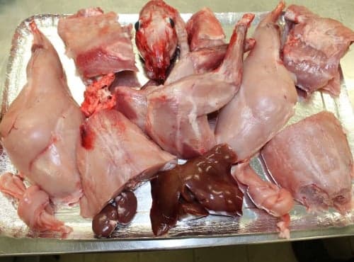 Morceaux de Lapin découpé : 2 cuisses, 2 râbles, 2 pattes, 2 Foies - Photo 1 sur 1